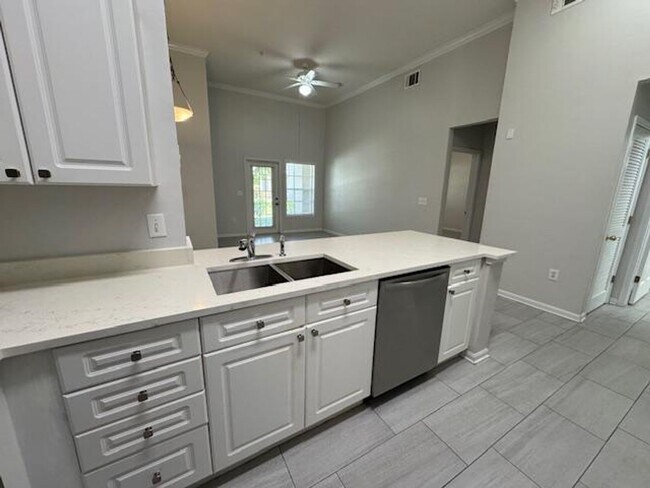 Building Photo - 1 Bedroom Ground Floor Downtown Celebratio...