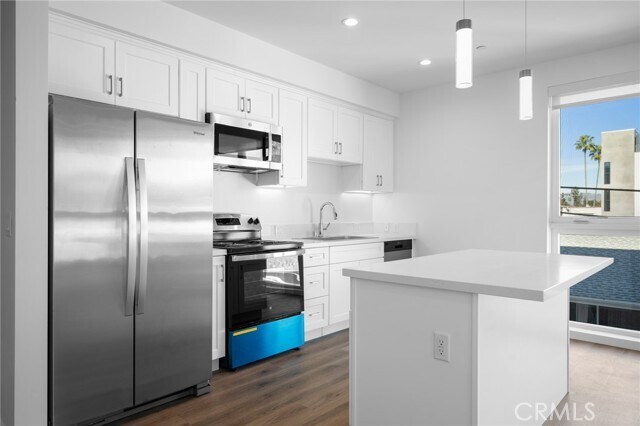 Building Photo - 10657 Moorpark St