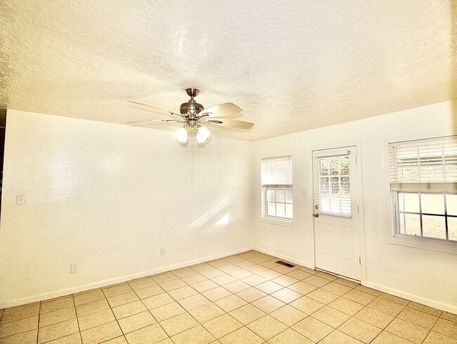 Building Photo - 2000 Alameda St