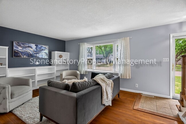 Building Photo - 4 bedroom 2 bath on quiet street in Briarwood