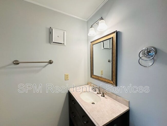 Building Photo - 1811 Savannah Ct