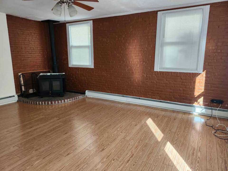 Building Photo - 501 W 21st St