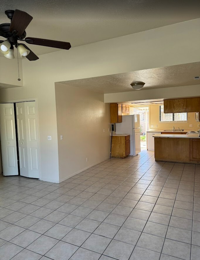 Building Photo - 1075 N 1400 W