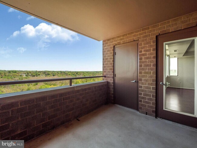 Building Photo - 10101 Grosvenor Pl