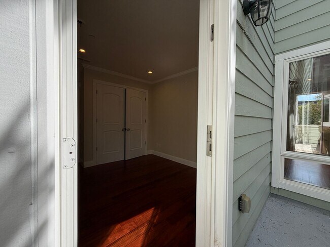 Building Photo - 261 Dolores St