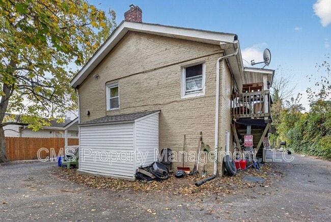 Building Photo - 148 Davenport St