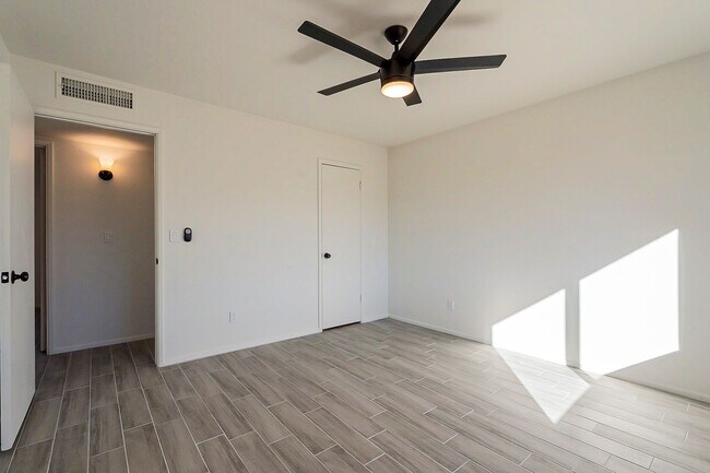 Building Photo - Lovely Chandler Home near everything!