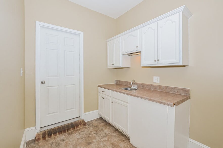Building Photo - 2722 Nelle Ln