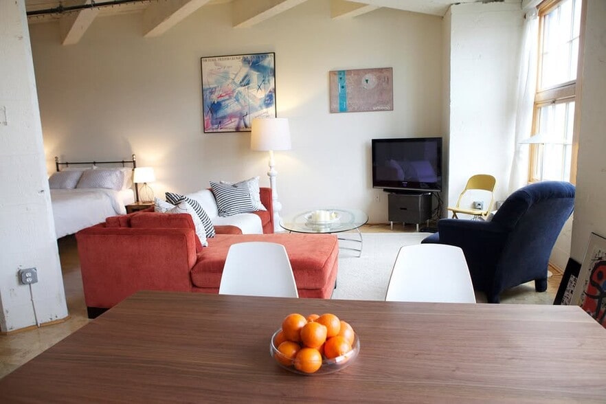 Building Photo - 1420 NW Lovejoy St