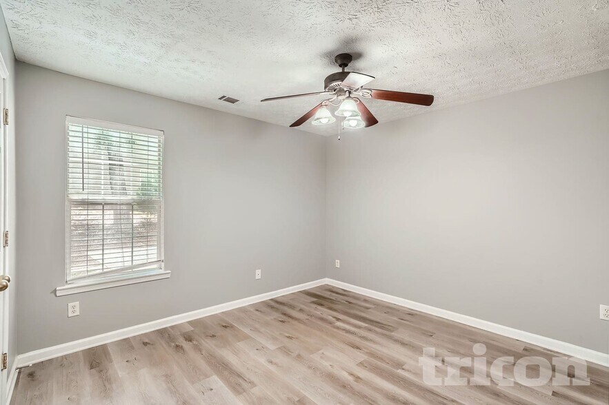 Building Photo - 210 Pebble Creek Dr