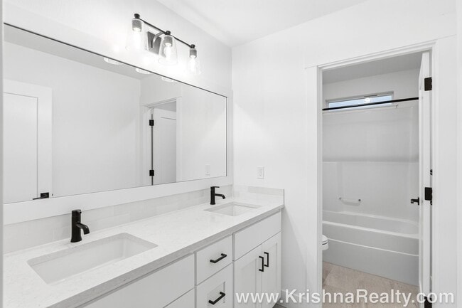 Building Photo - Spacious 5 BR | 3 BA | Modern Corner-Lot Single-Family Home | Farmstead Crossing Neighborhood