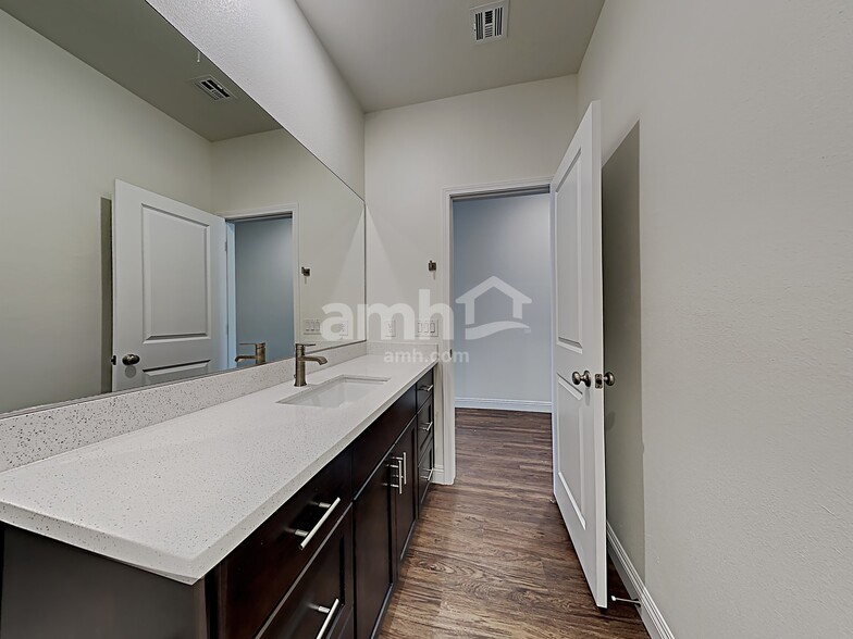 Building Photo - 5624 Blue Wonder St