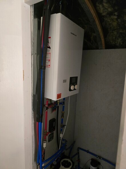 Tankless hot water heater ? - 2450 44th St S