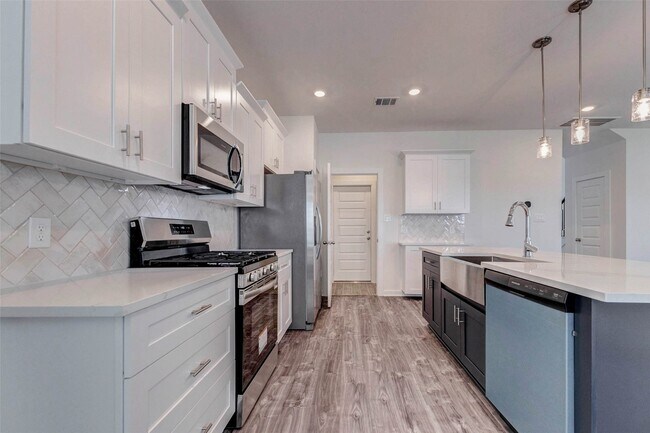 Building Photo - 1038 Elsinore Dr