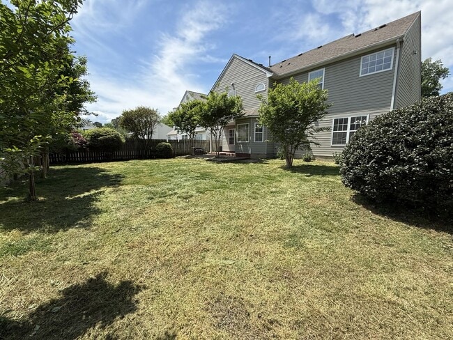 Building Photo - Newly Renovated Modern Home