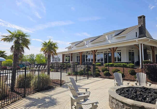 Building Photo - 3700 SF 4/4 Available Now!