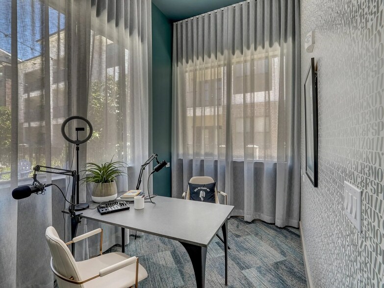 Building Photo - 1800 Central Pine St