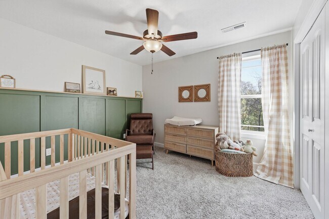 Building Photo - Dog Friendly Three Bedroom with Bonus in Sango!