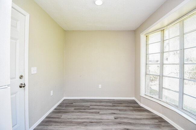 Building Photo - 810 Dell Dale St