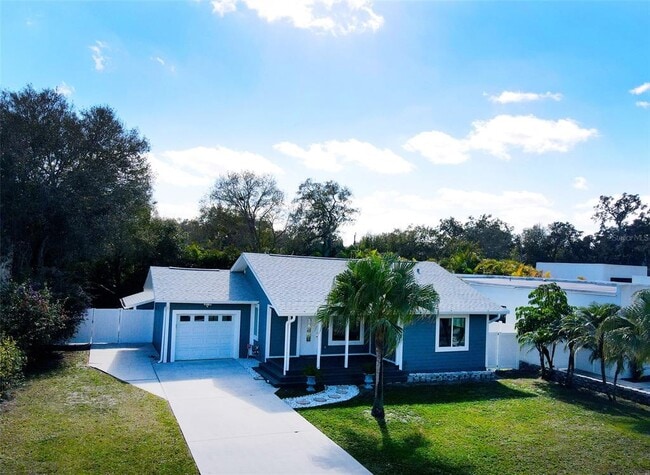 Building Photo - 2450 Hawthorne St