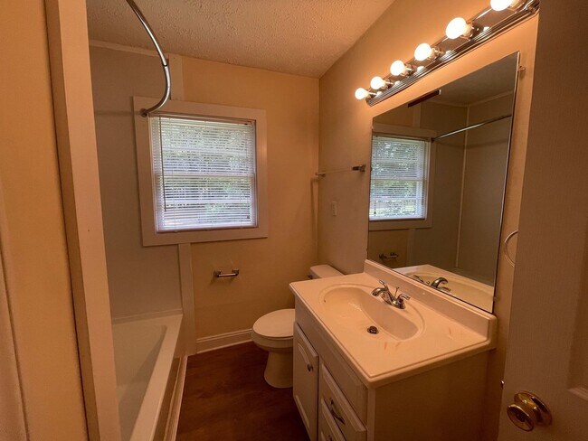 Building Photo - PRE-LEASING FOR JULY 22ND 2026!