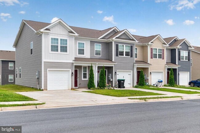 Building Photo - 184 College Dr
