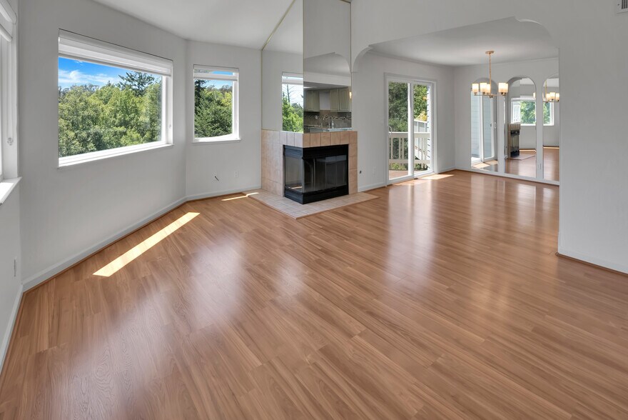 Building Photo - 813 Isbel Ct