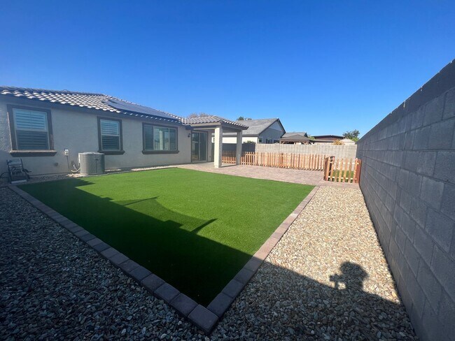 Building Photo - Updated 3 Bed/2 Bath in Excellent Glendale...