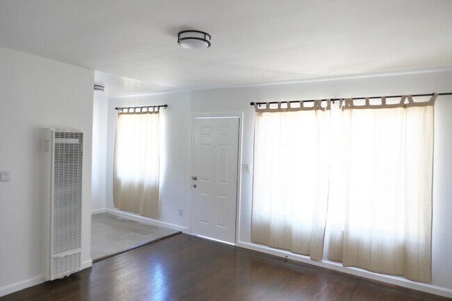 Building Photo - 3005 Normandie Ave