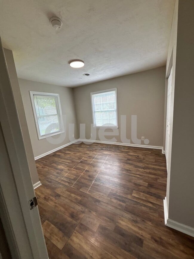 Building Photo - 2445 Yates Dr