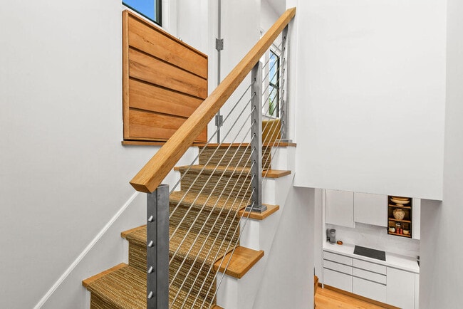 Building Photo - 226 Oleander Ave