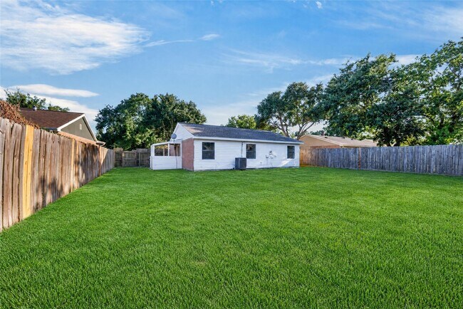 Building Photo - 24114 4 Sixes Ln