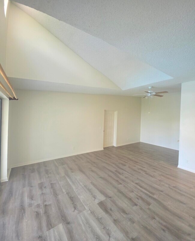 Building Photo - 202 Foxtail Dr