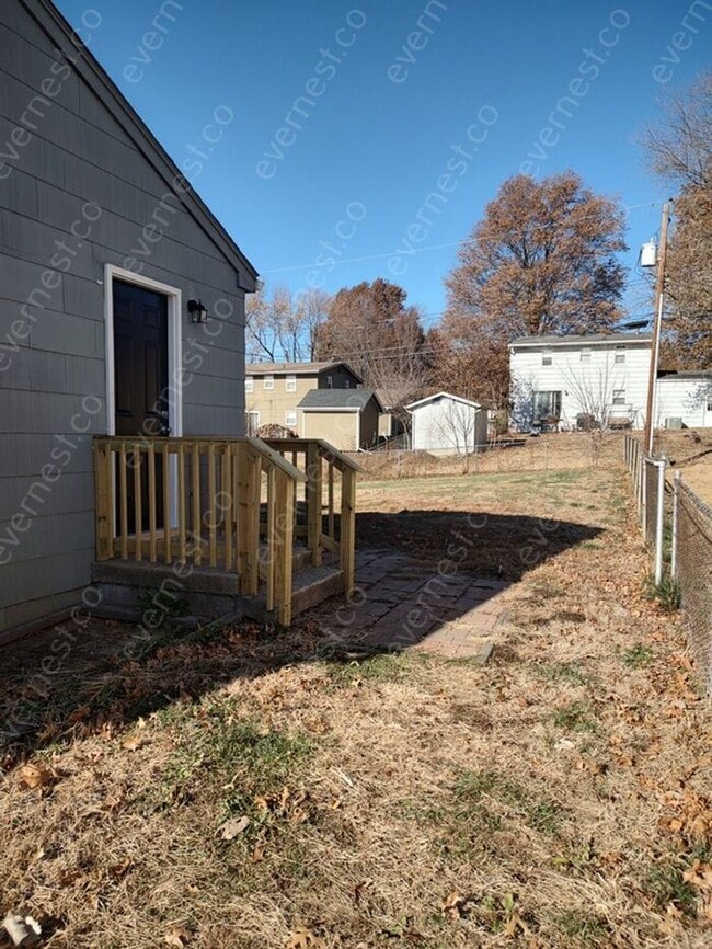 Building Photo - Charming 3-Bedroom Home with Fenced Yard a...