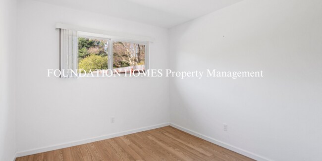 Building Photo - 151 Kenwood Ct