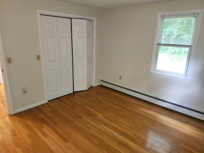 Building Photo - 4 bedroom 2.5 bath Single Family in Shrews...