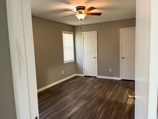 Building Photo - 6959 Tulip Trail Dr