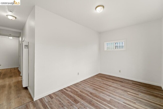 Building Photo - 400 Bissell Ave