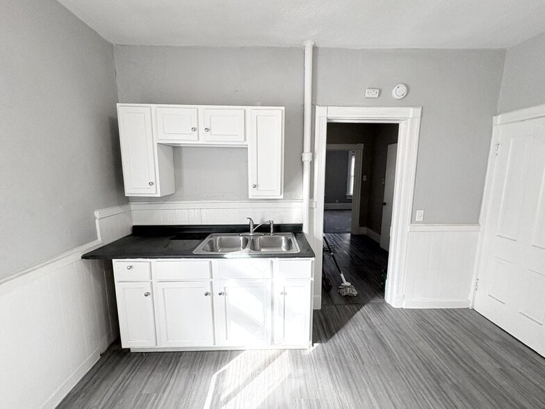 Building Photo - 2708 7th Ave