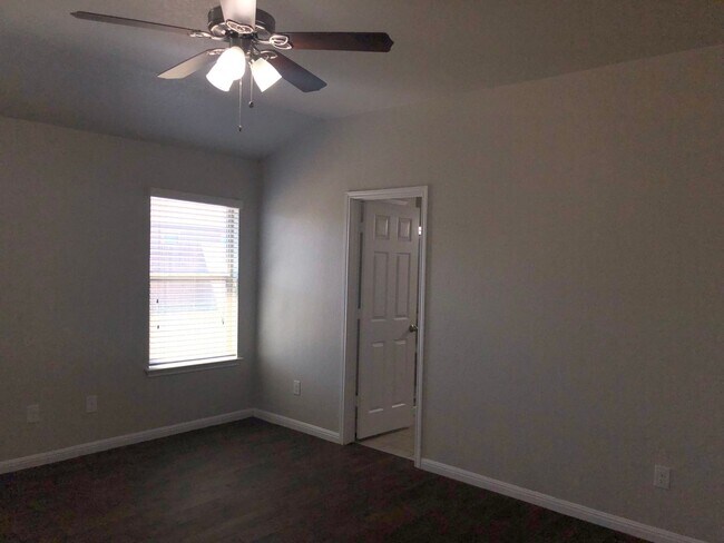 Building Photo - Beautiful 3/2 Single Story Home in New Bra...