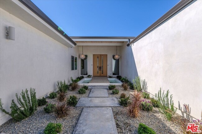 Building Photo - 211 Bellino Dr