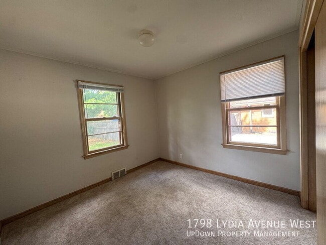 Building Photo - 1798 Lydia Ave W