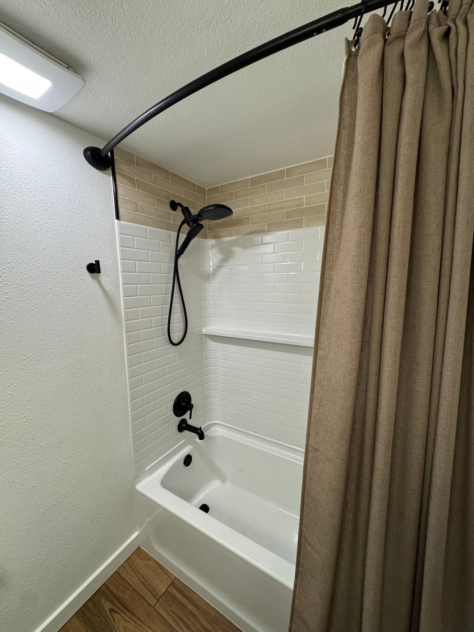 Building Photo - 2327 Don St