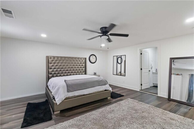 Building Photo - 2327 Young Rd