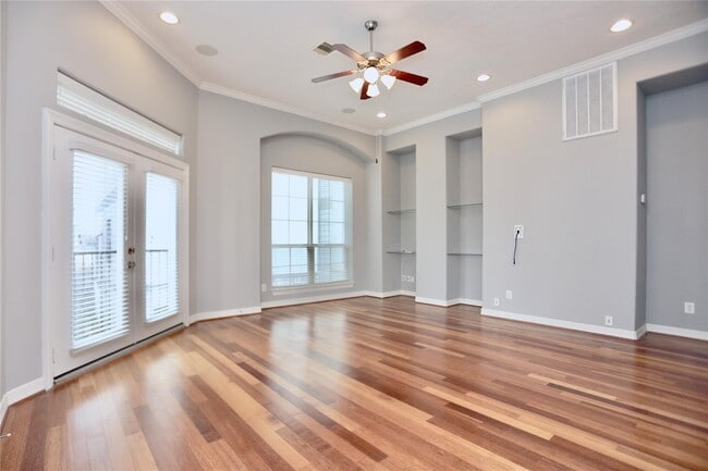 Building Photo - 114 Heights Blvd