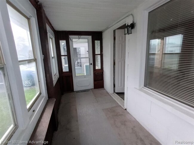 Building Photo - 15345 Sumner