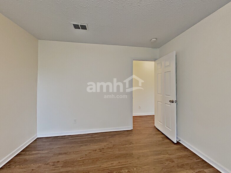 Building Photo - 615 Blossom Hill Dr