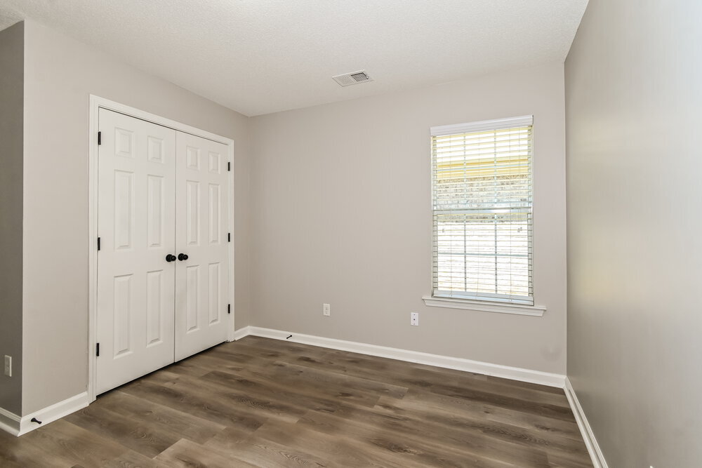 Building Photo - 9892 Southern Oak Way