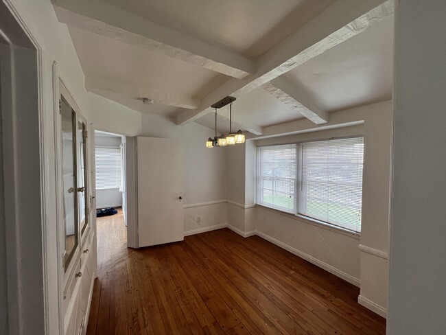 Dining Room - 322 W Plymouth St