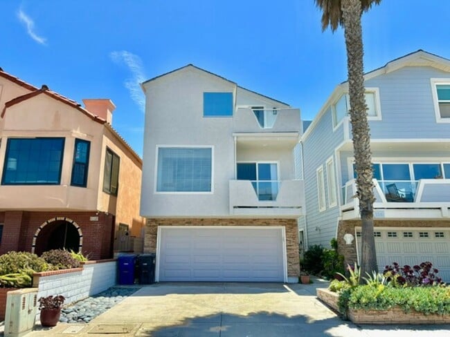 Primary Photo - Hollywood Beach | Oxnard | 3 Bed + 3.5 Bat...